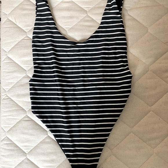 Aerie full piece swimsuit - Picture 1 of 3